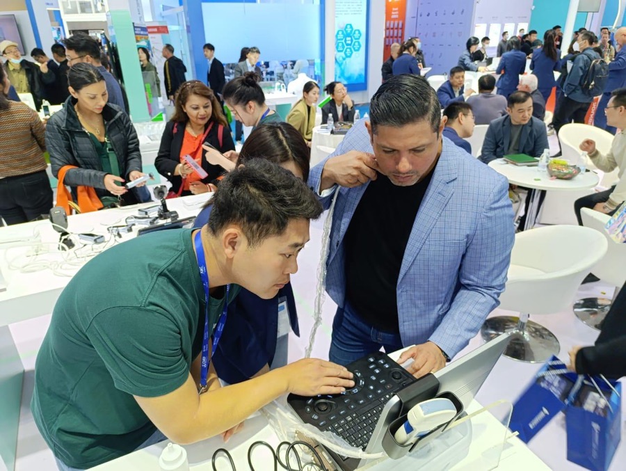 Testing ultrasound equipment